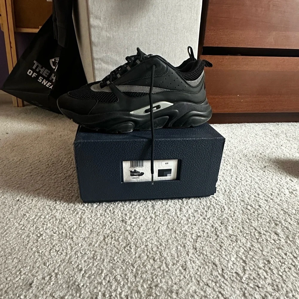 Nike Men's Black and Gray Sneakers - Picture 2 of 9